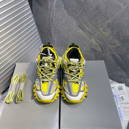 B - SNEAKERS
