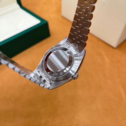 M - Watch